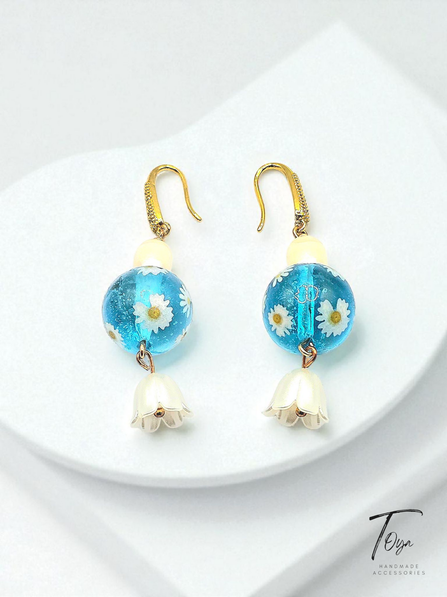 Exclusive Flory Resin with Lily Charm Earring for Women