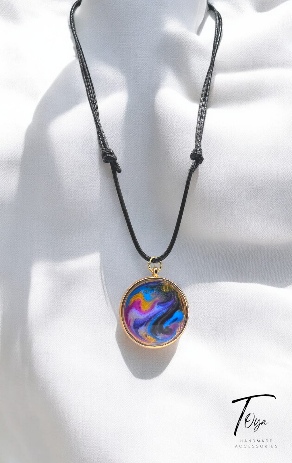 Golden Resin Colorful Pendant Leather Chain Necklace for Women and Girls