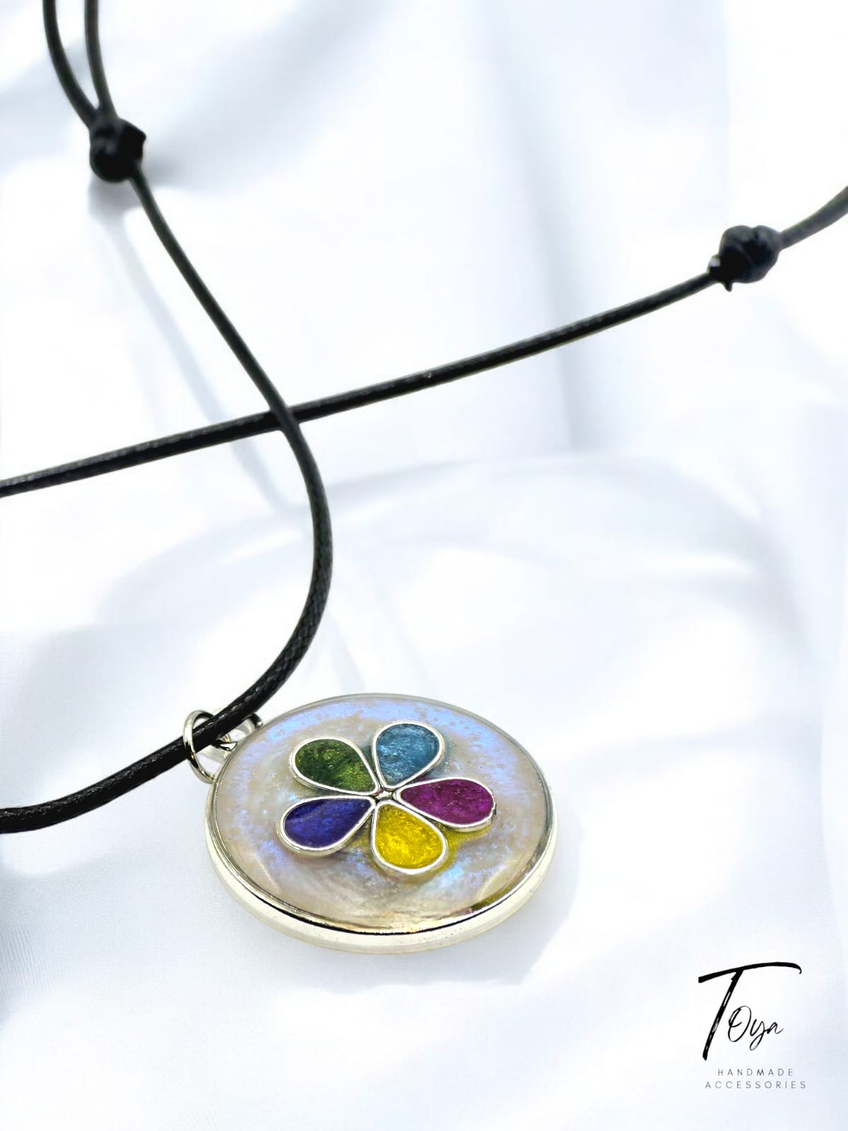 Colourful Rose Resin Pendant Necklace for Women and Girls - Customizable Colors